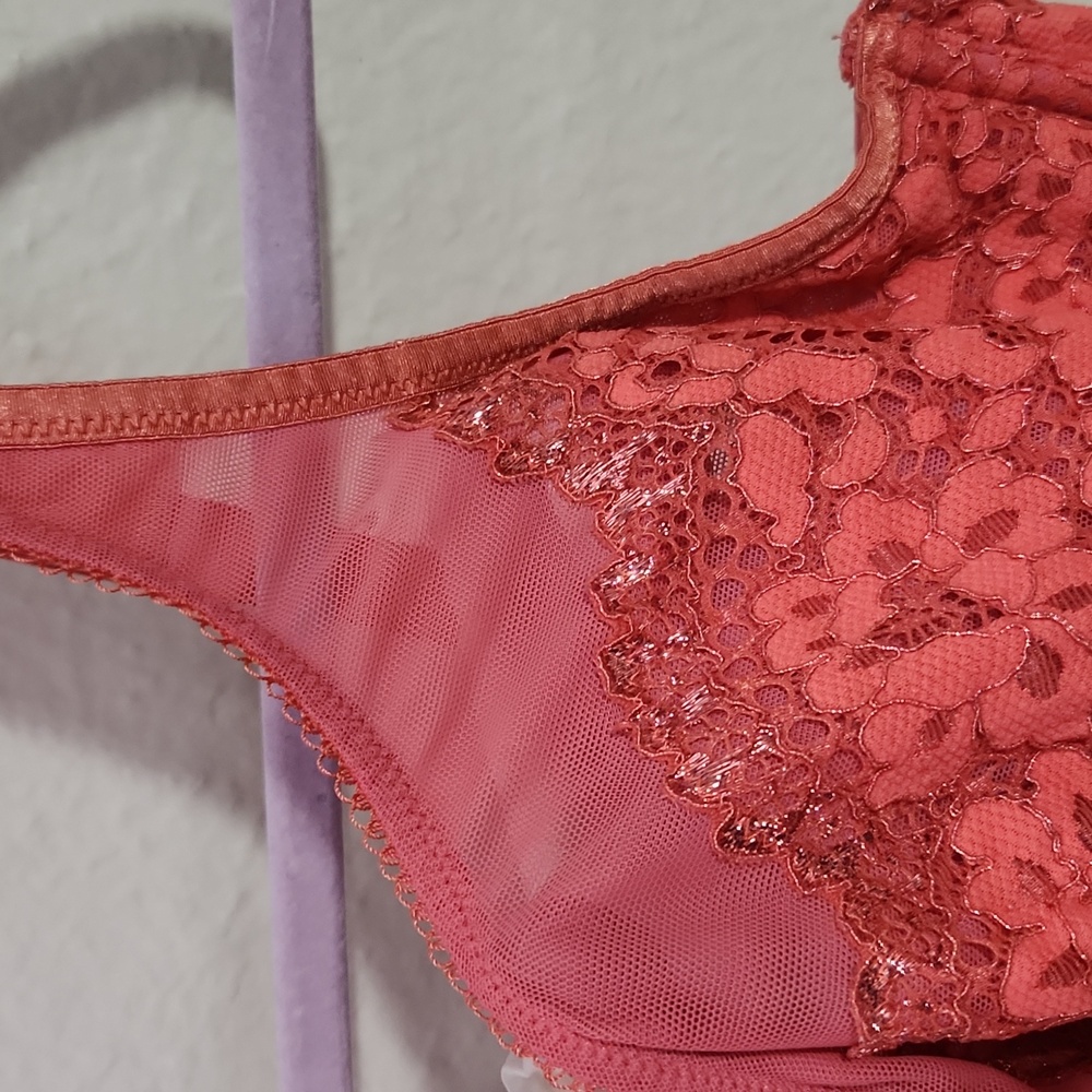 VICTORIA SECTRET Elegant Lace Coral Bra Size 40DDD. - Picture 3 of 11